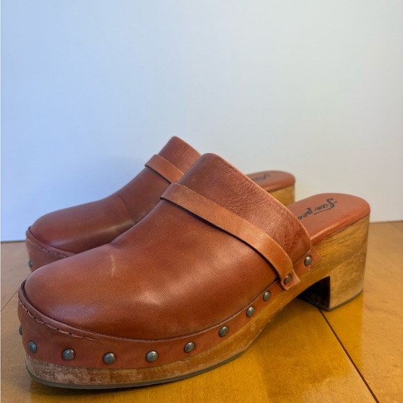 Free People Shoes - FREE PEOPLE || Calabasas Studded Platform Clog Women’s Sz 41